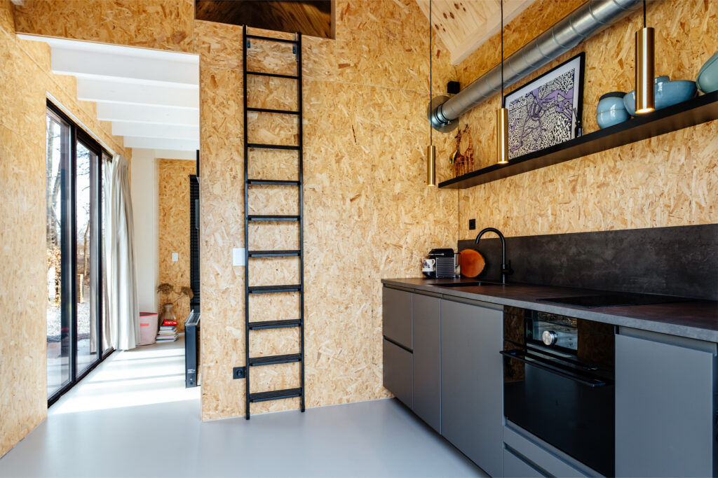Liemers-Prefab-Concepts-Annie-Tinyhouse-Annie-eigen-werkplek-keuken-zolder